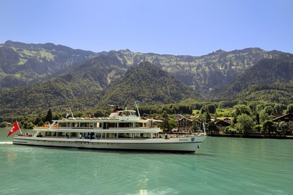 Switzerland, Canton of Bern, Bernese Oberland, Interlaken, cruise ship on Lake Brienz (Brienzer See)
