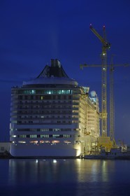 France, Loire-Atlantique (44), port de Saint-Nazaire, paquebot en construction dans les chantiers navals