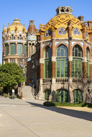 Espagne, Catalogne, Barcelone, quartier d'El Guinardo, ancien Hospital de la Santa Creu i de Sant Pau classé Patrimoine Mondial de l'UNESCO, de style moderniste par l'architecte Domenech i Montaner, aujourd'hui un musée et un centre culturel, il était composé de pavillons reliés par des souterrains