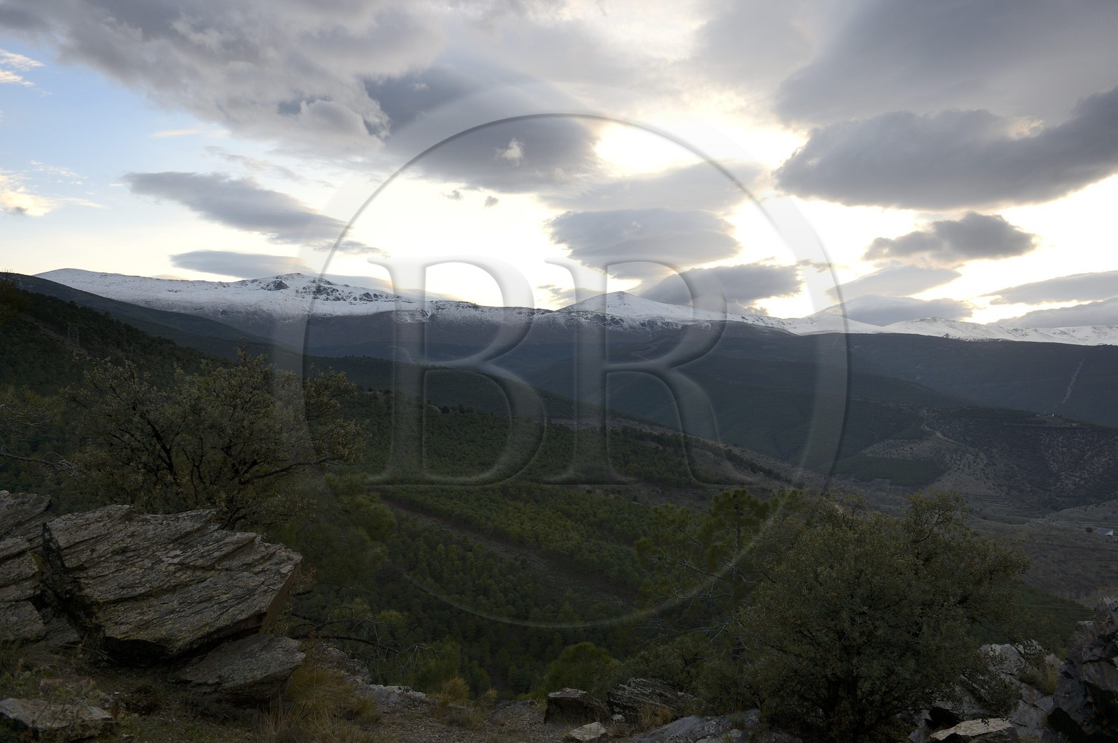 Espagne, Andalousie, province de Grenade, la Sierra Nevada à la tombée de la nuit