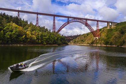 France, Cantal (15),les gorges de la Truyère, viaduc de Garabit des ingénieurs Léon Boyer pour la conception et Gustave Eiffel pour la réallisation (vue aérienne)