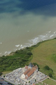 France, Seine-Maritime (76), Pays de Caux, l'église de Varengeville-sur-Mer et son cimetière marin surplombant les falaises de la Côte d'Albatre (vue aérienne)