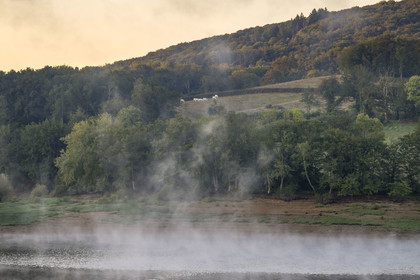 France, Nievre, Regional Natural Park of Morvan, Chaumard, Pannecière lake in the early morning mist