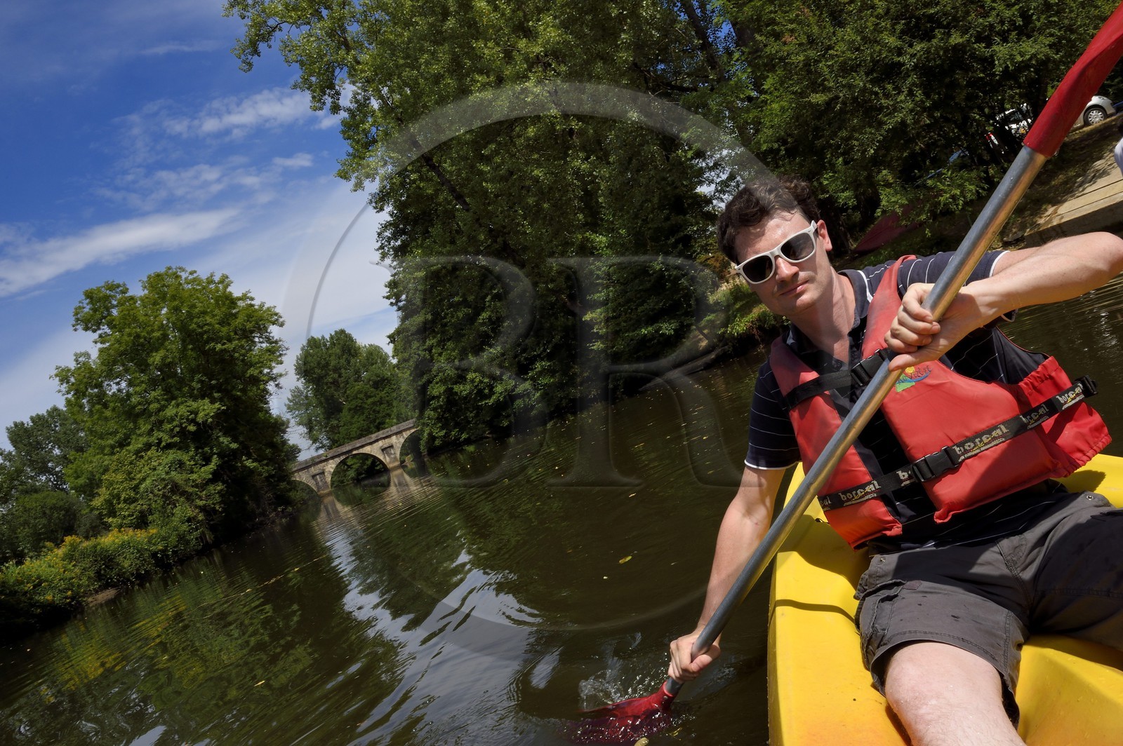 France, Dordogne (24), Périgord Noir, descente de la rivière Auvézère en canoé-kayak entre Cherveix-Cubas et Tourtoirac (avec Vert’Auvézère) France, Dordogne (24), Périgord Noir, descente de la rivière Auvézère en canoé-kayak entre Cherveix-Cubas et Tourtoirac (avec Vert’Auvézère)