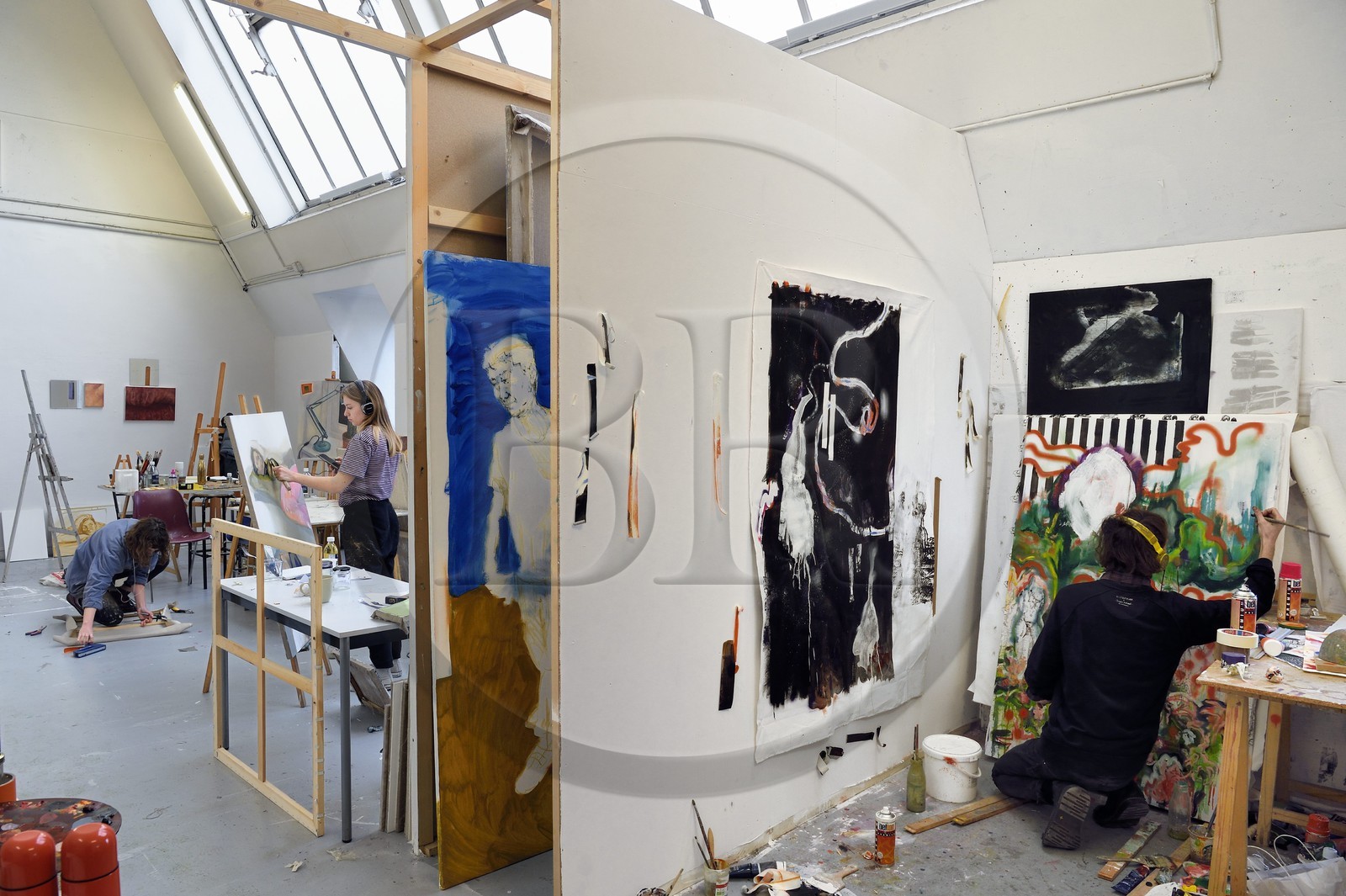 France, Paris (75), quartier de Saint-Germain-des-Prés, Ecole nationale supérieure des Beaux-Arts, batiment Chimay dans l'ancien Hotel de Chimay, étudiants dans l'atelier Tim Eitel