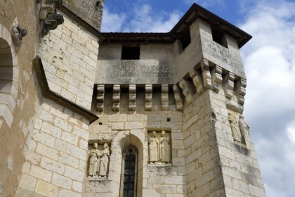 France, Dordogne, Perigord Blanc, Saint Astier on the Greenway cycle route (Veloroute Voie verte) along the river Isle, Saint-Astier fortified church