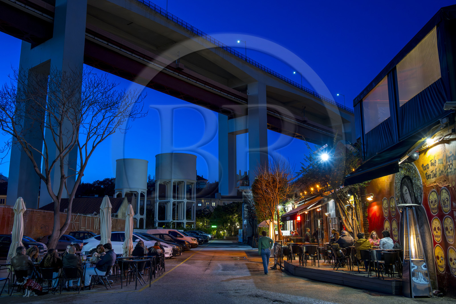Portugal, Lisbonne, quartier Alcantara, LX Factory, restaurants et boutiques branchées installées dans une ancienne zone industrielle sous le Ponte 25 de Abril