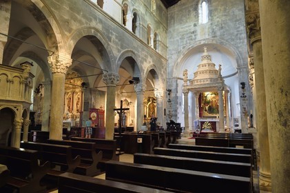 Croatie, Dalmatie, cote dalmate, Ile de Korcula, ville de Korcula, cathédrale Saint-Marc, ciboire avec le retable qui représente les saints Marc, Jérome et Barthélemy est considéré comme une œuvre de jeunesse du Tintoret