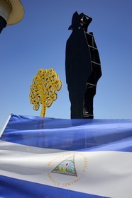 Nicaragua, Managua, Parque Historico Nacional Loma de Tiscapa, sculpture de la silhouette du général Augusto Cesar Sandino