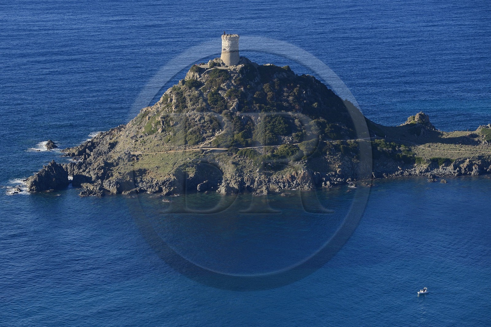 France, Corse-du-Sud (2A), Golfe d'Ajaccio, Pointe et Tour de la Parata face aux Iles Sanguinaires (vue aérienne)