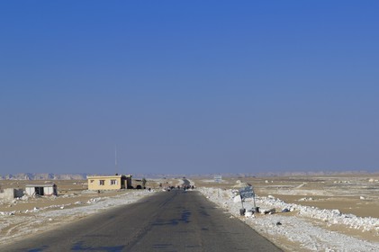 Egypt, Libyan Desert, the White Desert North of Farafra, traffic control