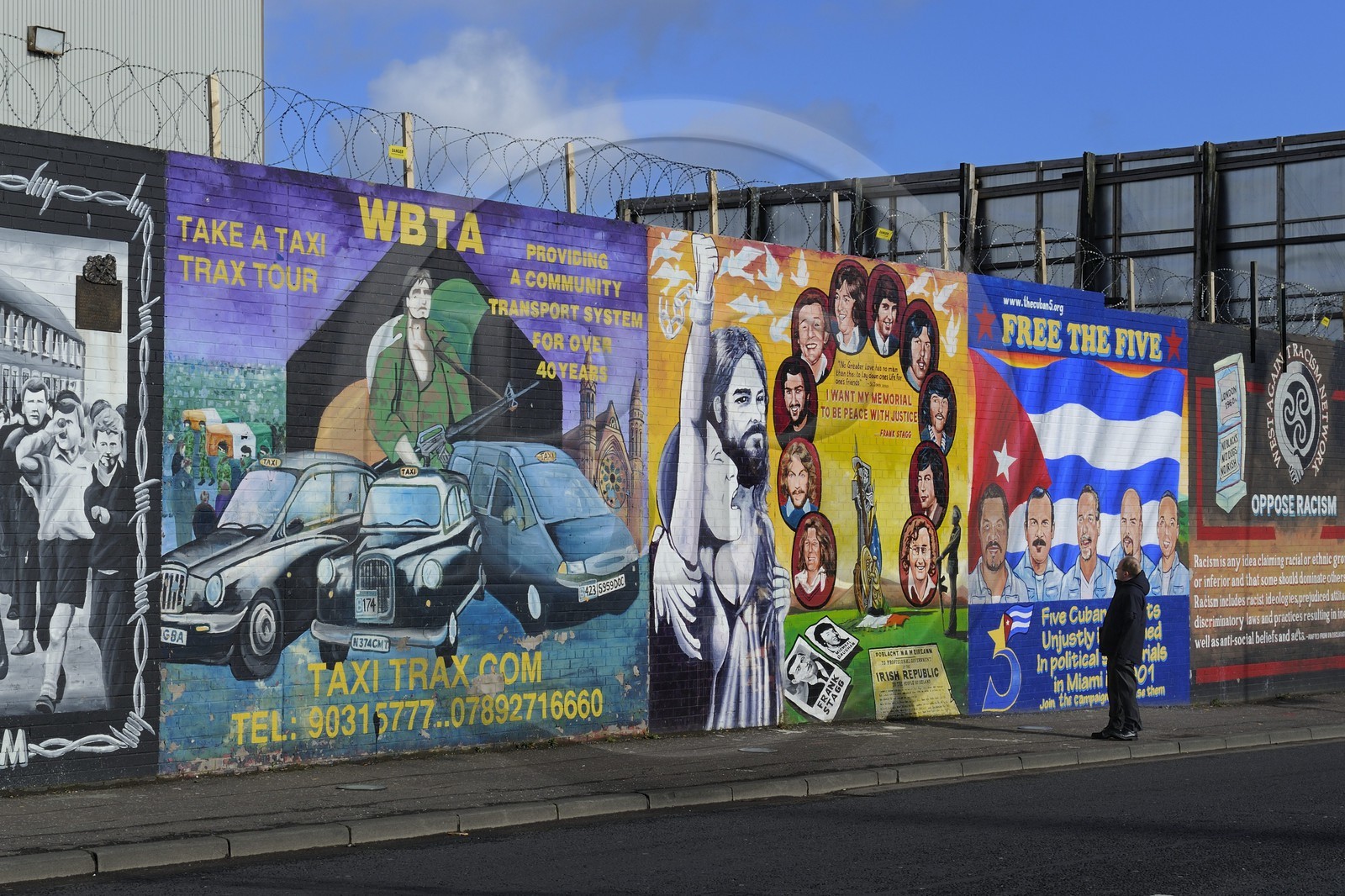 Royaume-Uni, Irlande du Nord, Belfast Ouest, le quartier catholique de Falls, International ou Solidarity Wall, peintures murales sur Falls Road