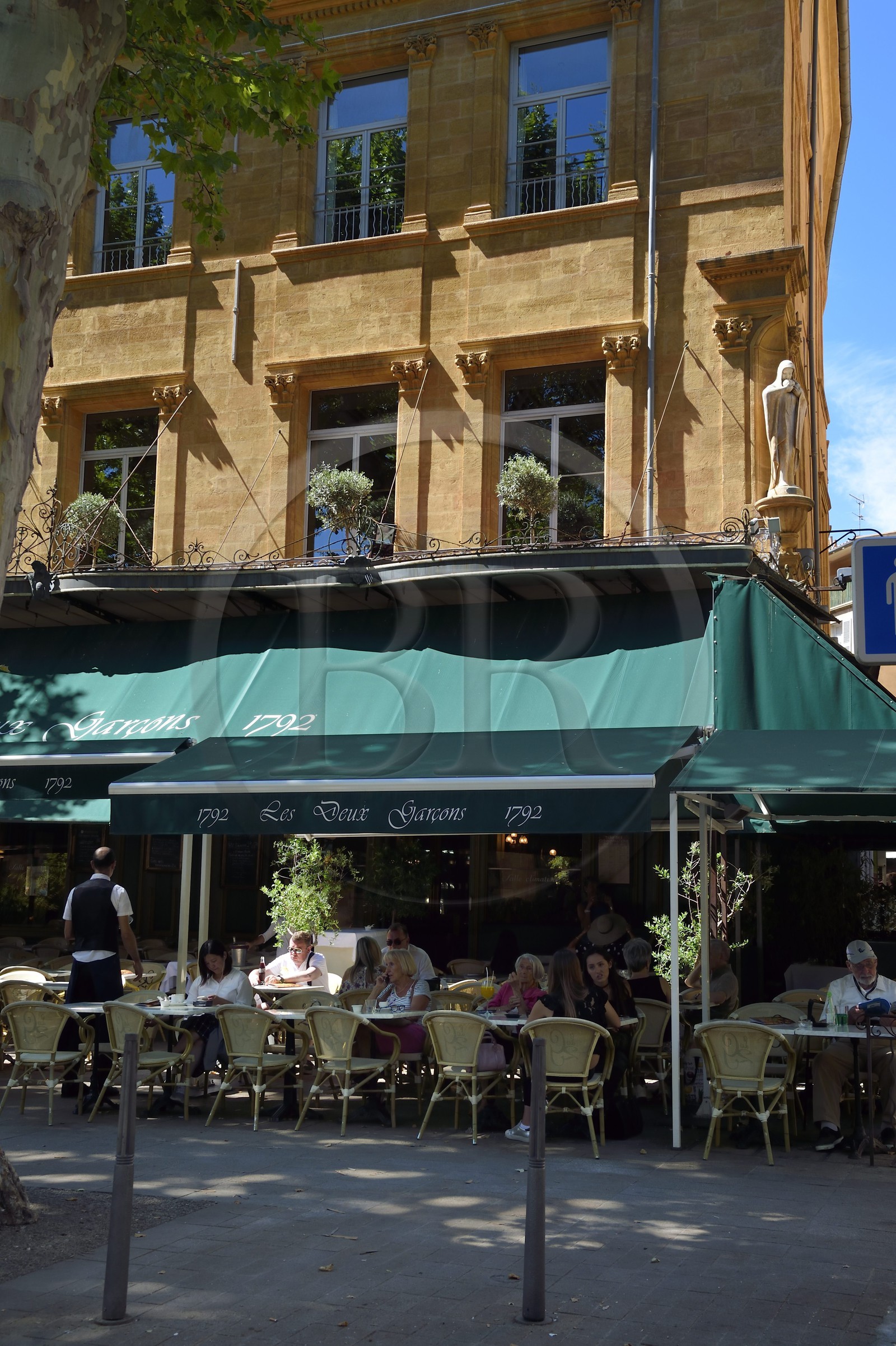 France, Bouches-du-Rhône (13), Aix en Provence, cours Mirabeau, café Les Deux Garçons que fréquenta Paul Cézanne