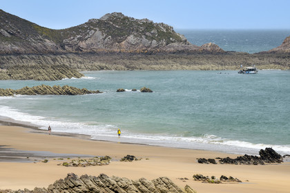 France, Côtes d'Armor (22), Grand Site de France Cap d'Erquy – Cap Fréhel, Erquy, plage (naturiste) de Lourtouais à l'Est du Cap d'Erquy