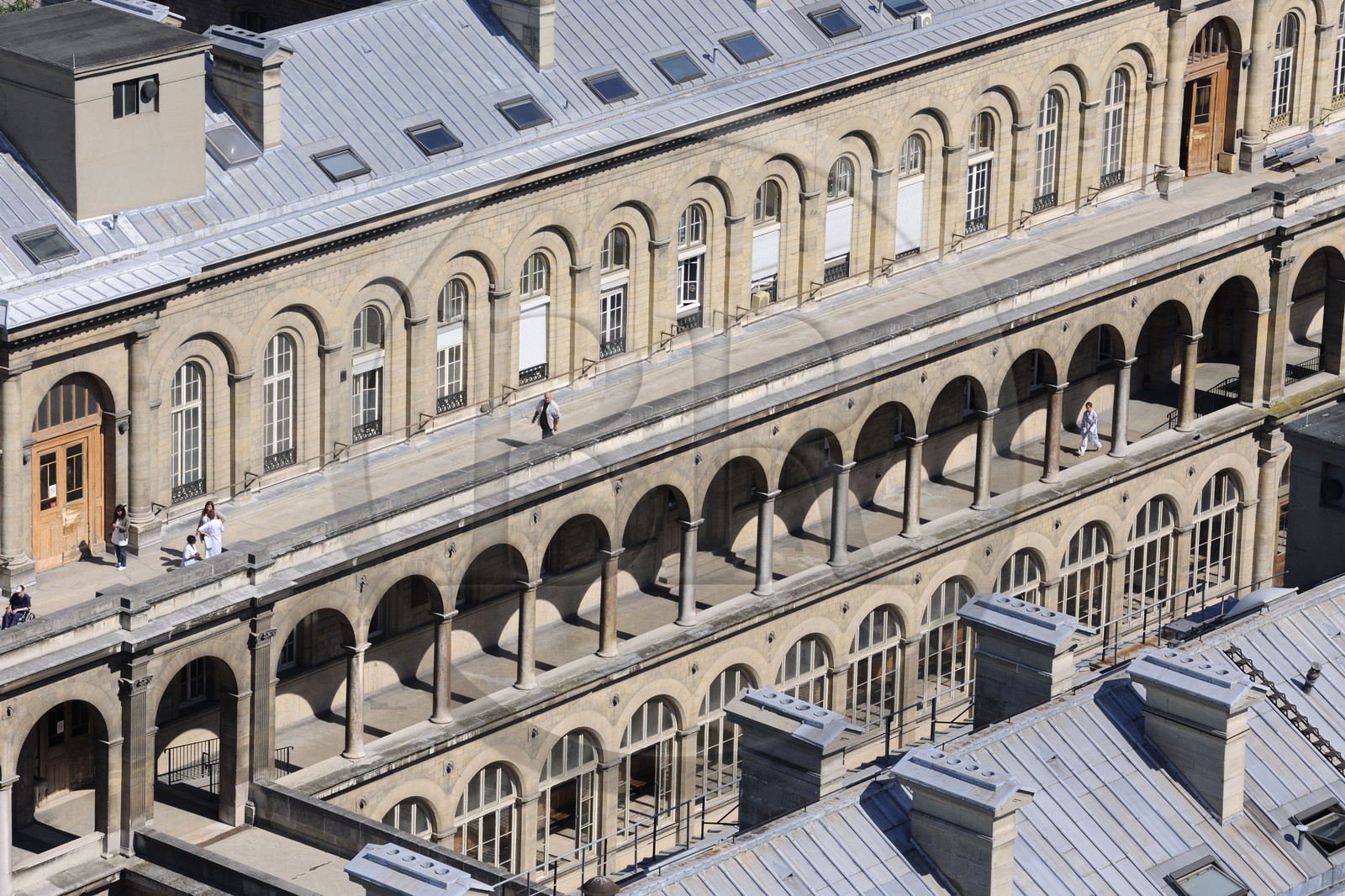 France, Paris (75), vue depuis la cathédrale Notre-Dame de Paris, l'hôpital de l'Hôtel Dieu