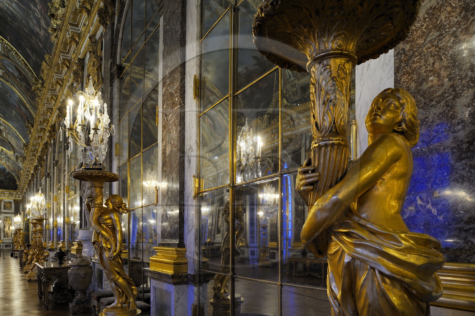 France, Yvelines, Chateau de Versailles, listed as World Heritage by UNESCO, Galerie des Glaces (Hall of Mirrors), length 73m and width 10,50m, with 17 windows and 357 mirrors, architect Jules Hardouin Mansart (1678-1684)