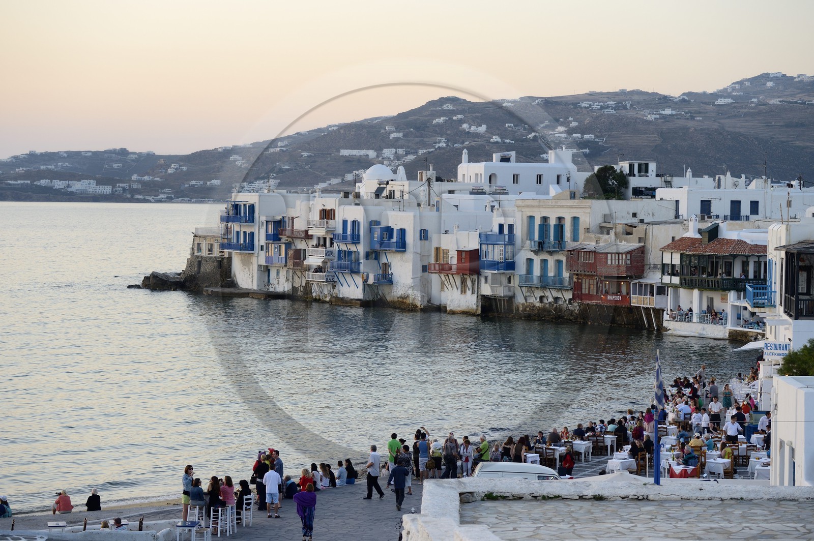 Grèce, Les Cyclades, mer Égée, île de Mykonos, Chora (Mykonos town), quartier de la petite Venise (Little Venice)