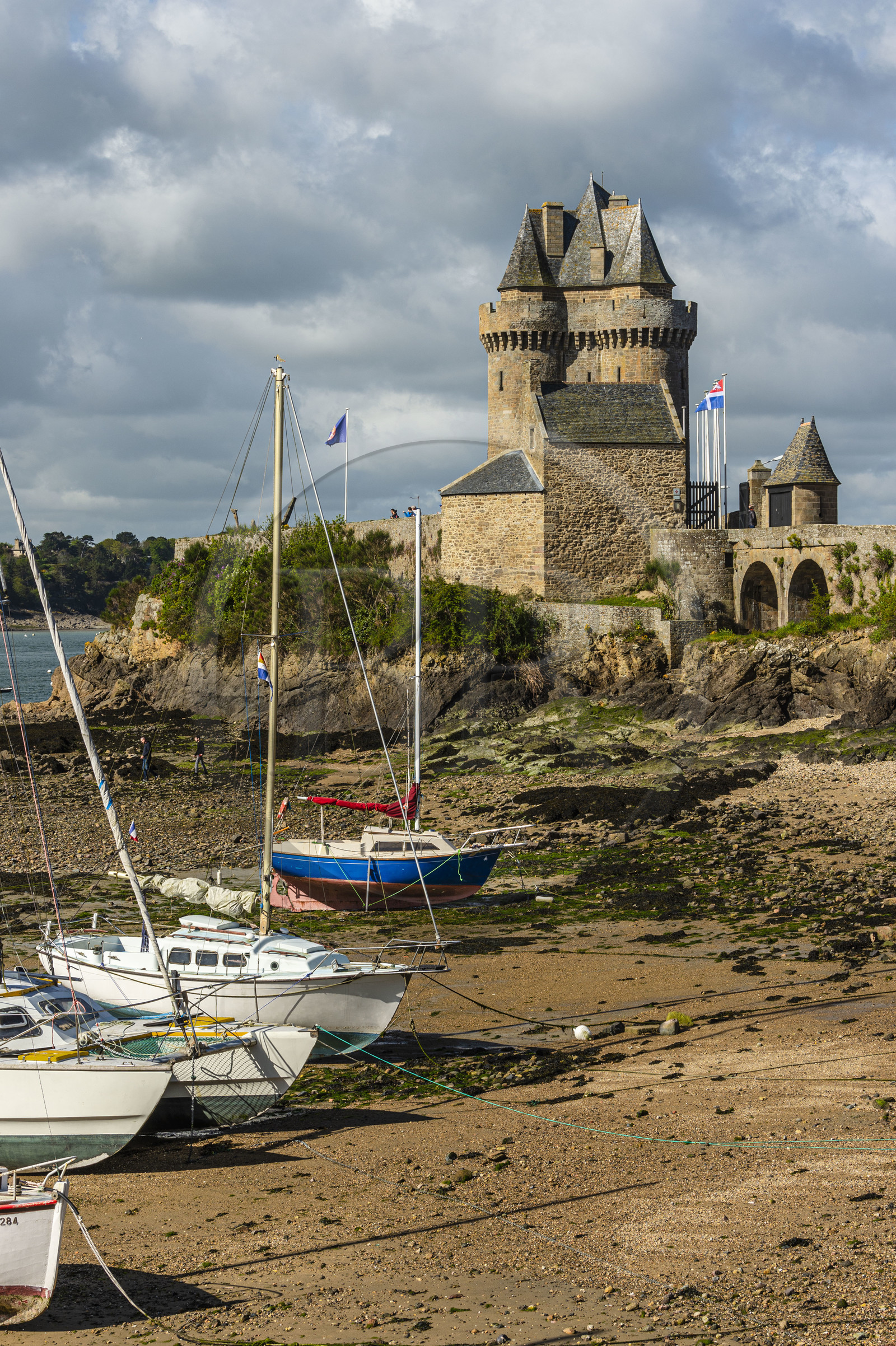 France, Ille-et-Vilaine (35), Côte d'Emeraude, Saint-Malo, quartier Saint-Servan, le port et la Tour Solidor construite en 1382, musée international du Long-Cours Cap-Hornier