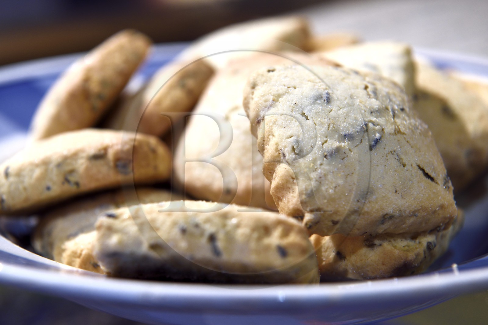 France, Alpes-de-Haute-Provence (04), La Mure-Argens, les biscuits à la lavande Petits Bleus de la Boite à Biscuit à Digne-les-Bains France, Alpes-de-Haute-Provence (04), La Mure-Argens, les biscuits à la lavande Petits Bleus de la Boite à Biscuit à Digne-les-Bains