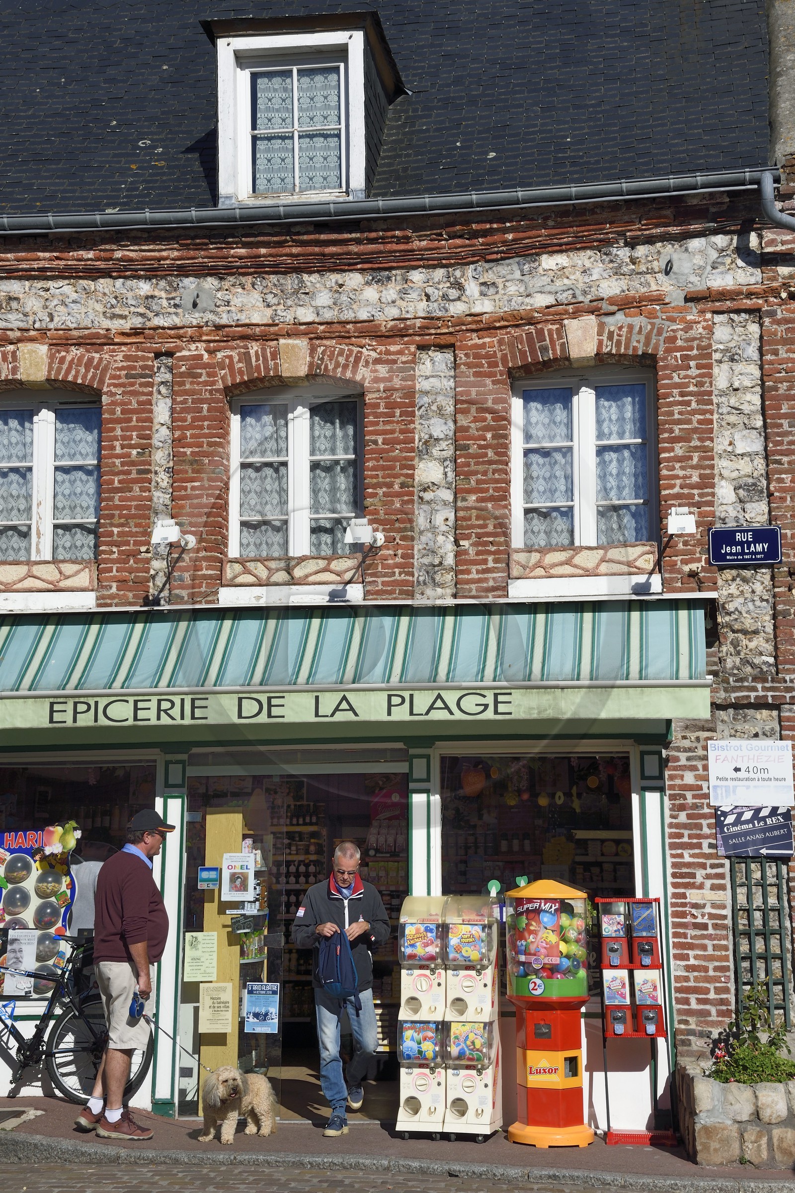 France, Seine-Maritime (76), Côte d'Albatre, Pays de Caux, Veules-les-Roses, labellisé Les Plus Beaux Villages de France, épicerie de la plage