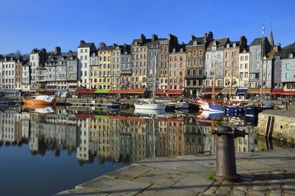 France, Calvados (14), Pays d'Auge, Honfleur, le Vieux-Bassin, le quai Sainte-Catherine