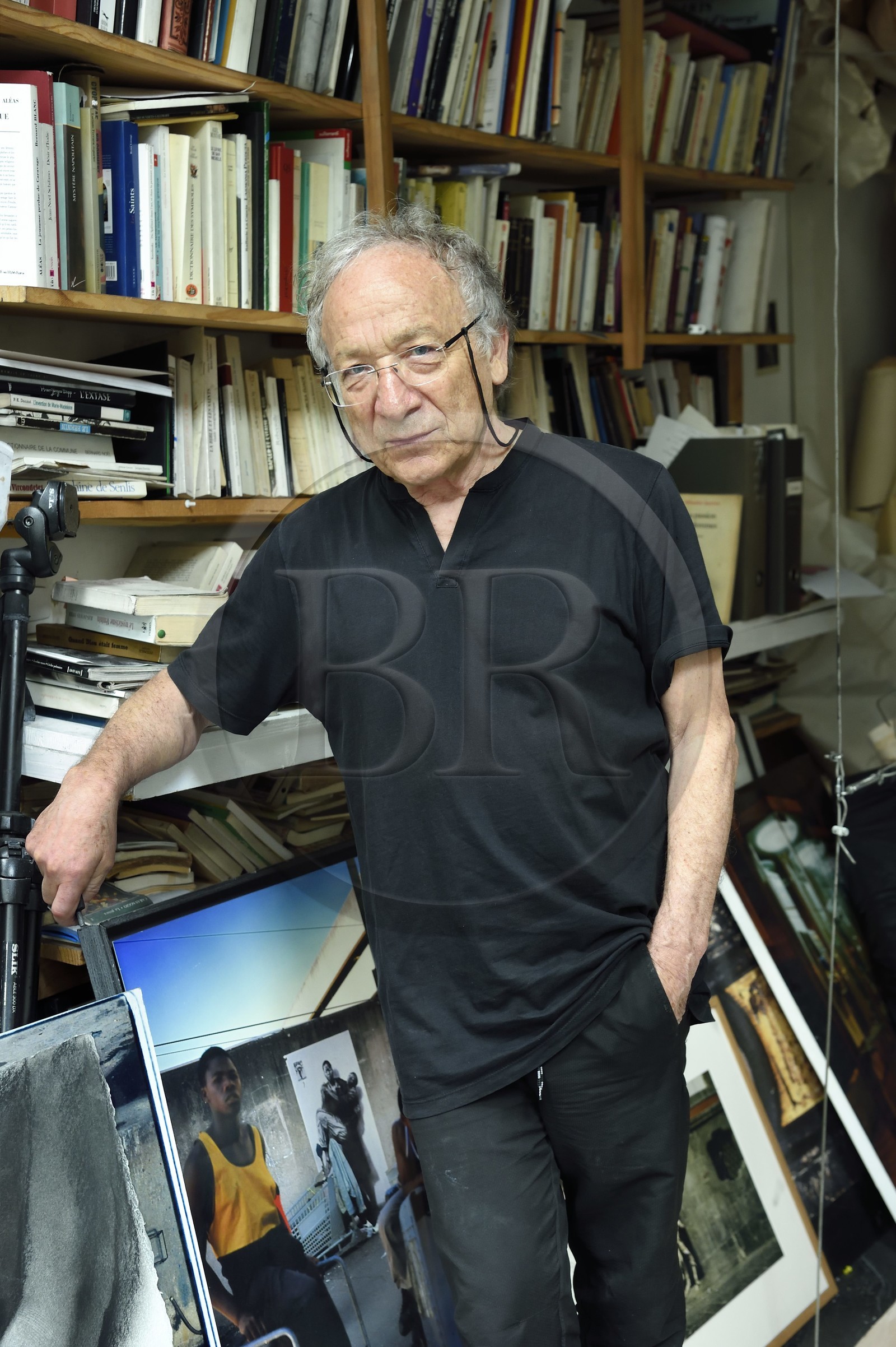 France, Ivry-sur-Seine (94), l'artiste plasticien Ernest Pignon-Ernest dans son atelier France, Ivry-sur-Seine (94), l'artiste plasticien Ernest Pignon-Ernest dans son atelier