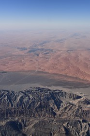 Emirats Arabes Unis, montagne du sud du Ras al-Khaimah à la frontière d'Oman (vue aérienne)