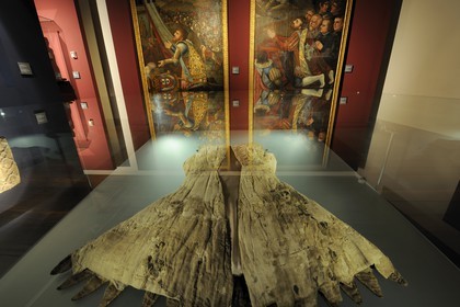 Portugal, Minho region, Guimaraes, town listed as World Heritage by UNESCO, Alberto Sampaio museum in the former convent de Nossa Senhora Da Oliveira, arming coast that would have worn the King D. Joao (John 1st) at the Battle of Aljubarrota (1385)