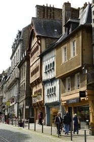 France, Côtes-d'Armor (22), Guingamp, pâtisserie Pasquiet dans les maisons à colombage de la Place du Centre