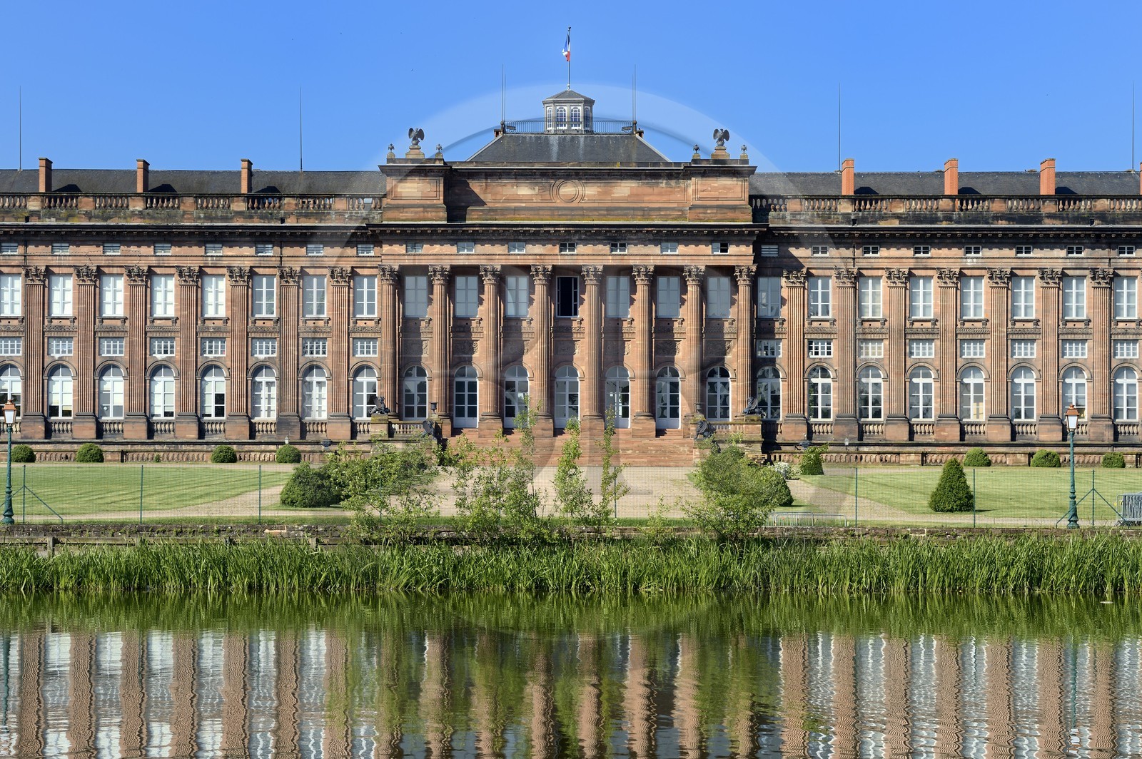 France, Bas-Rhin (67), Saverne, le château des Rohan et le canal de la Marne au Rhin