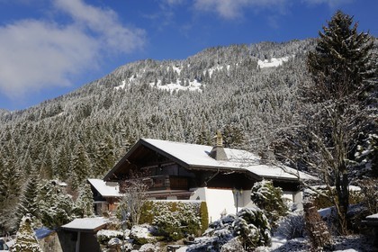 Suisse, Canton de Vaud, Villars sur Ollon, chalet sous la neige