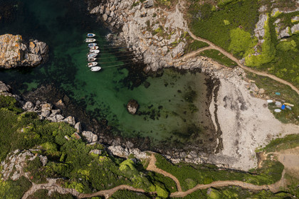 France, Morbihan (56), Ile de Groix, Port Saint-Nicolas sur la côte Sud (vue aérienne)