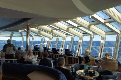 Groenland, cote ouest, bateau de croisière MS Fram de la compagnie Hurtigruten, le salon panoramique