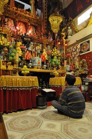 Vietnam, Hanoï, quartier des 36 rues dans la vieille ville, temple dans Pho Hang Bac