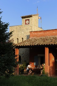 France, Var (83), Provence Verte, Bras, vers Saint-Maximin-la-Sainte-Baume, la maison d'hôtes Le Peyrourier, une campagne en Provence