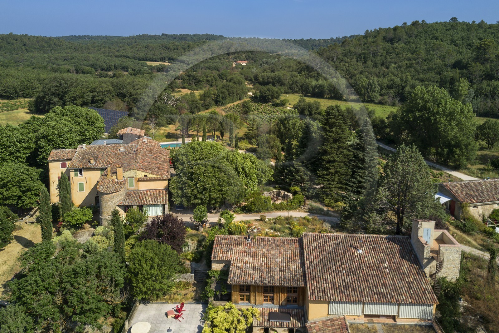 France, Var (83), Provence Verte, Bras, vers Saint-Maximin-la-Sainte-Baume, la maison d'hotes Le Peyrourier - une campagne en Provence (vue aérienne)