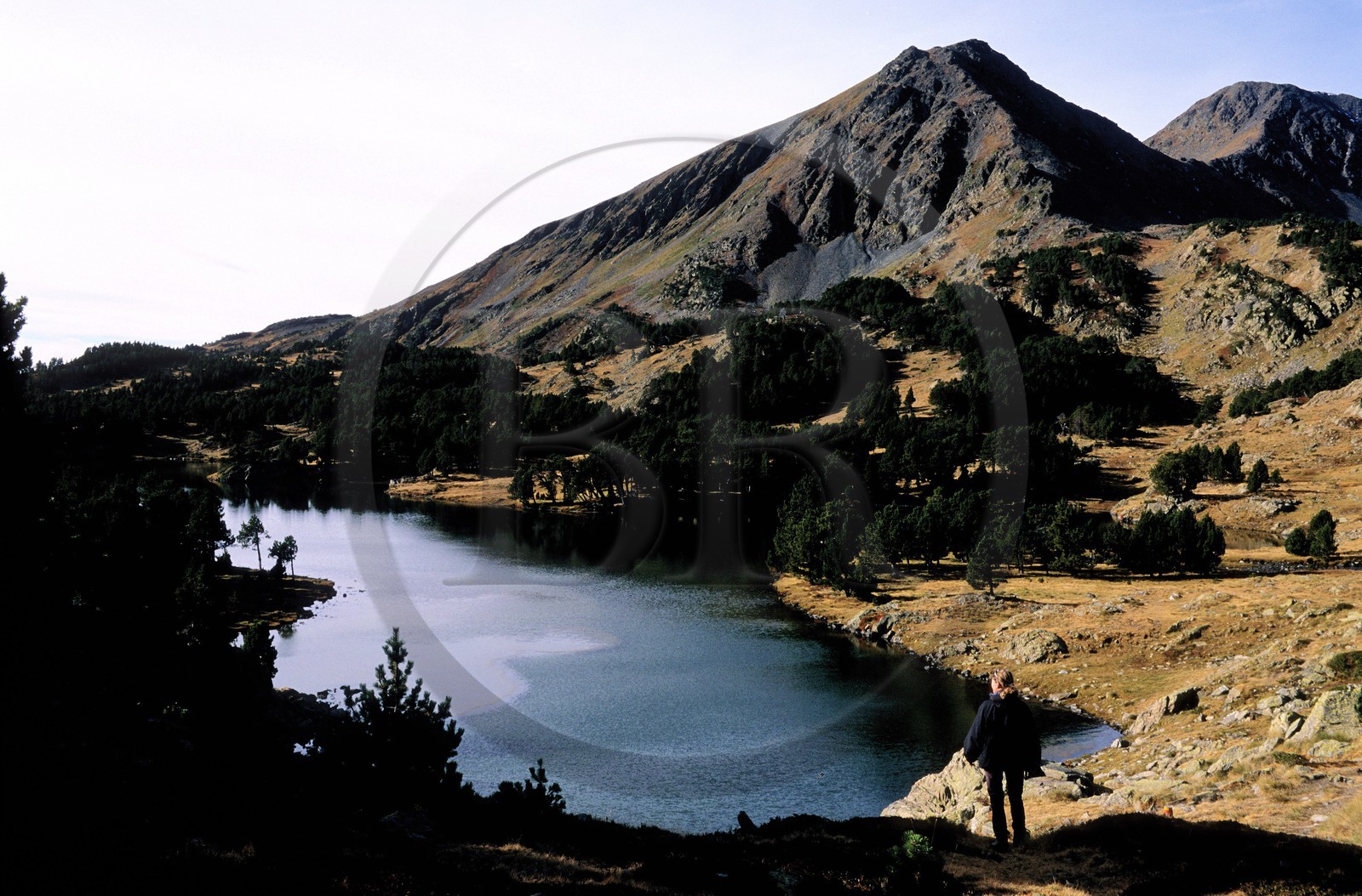 France, Pyrénées-Orientales (66), étangs de Campoureils et le pic péri (2810 M) au dessus de Formiguères dans le Capcir