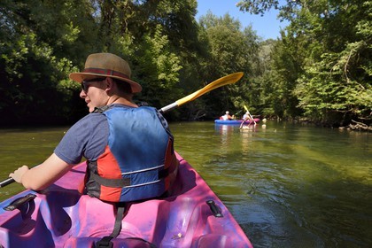 France, Var, Provence Verte, canoeing on the river Argens between Carces and Le Thoronet