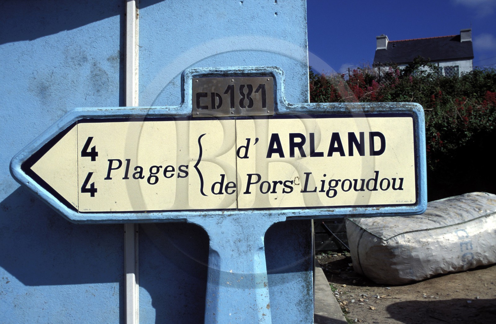 France, Finistère (29), île d'Ouessant, panneau d'indication routière près du village de Lampaul France, Finistère (29), île d'Ouessant, panneau d'indication routière près du village de Lampaul
