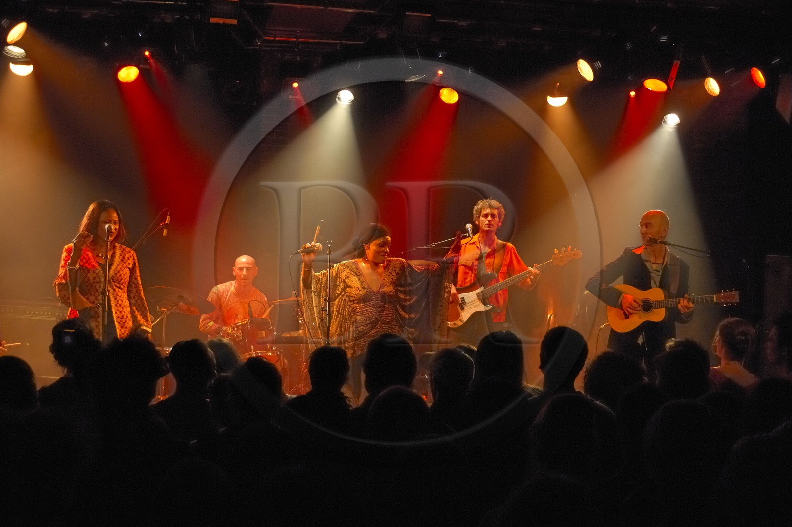 France, Paris (75), concert de Mamani Keita et Nicolas Repac à La maroquinerie rue boyer