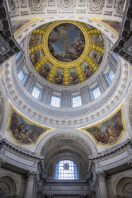 France, Paris (75), Hotel des Invalides, la cathédrale Saint-Louis-des-Invalides, le panthéon militaire, le dôme des Invalides qui surplombe le tombeau de Napoléon Ier