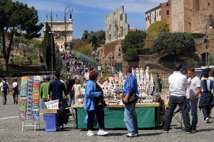Italy, Lazio, Rome, historical center listed as World Heritage by UNESCO, the Roman Forum, the Via Sacra was the main street of ancient Rome leading from the top of the Capitoline Hill to the Colosseum, Arch of Titus