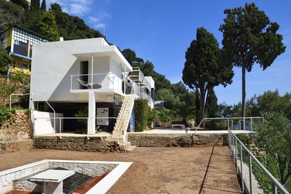 France, Alpes Maritimes, Roquebrune Cap Martin, Cap Martin, Sentier de la Buse, Villa Eileen Gray E1027 designed by architect and designer Eileen Gray for the architect Jean Badovici, the solarium in the foreground