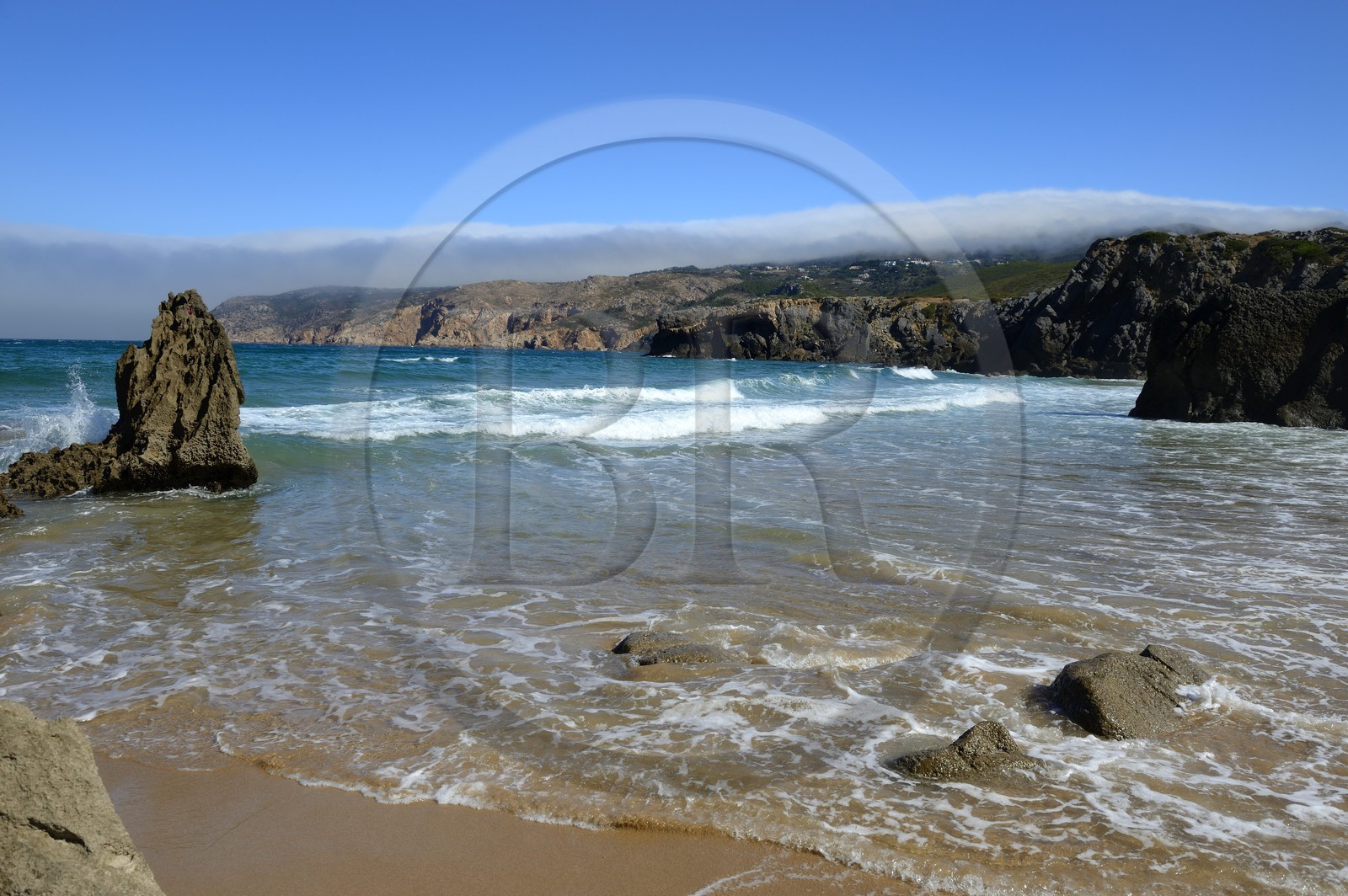 Portugal, région de Lisbonne, Cascais, petite plage sauvage de Abano au nord de la plage de Guincho sur la côte d'Estoril