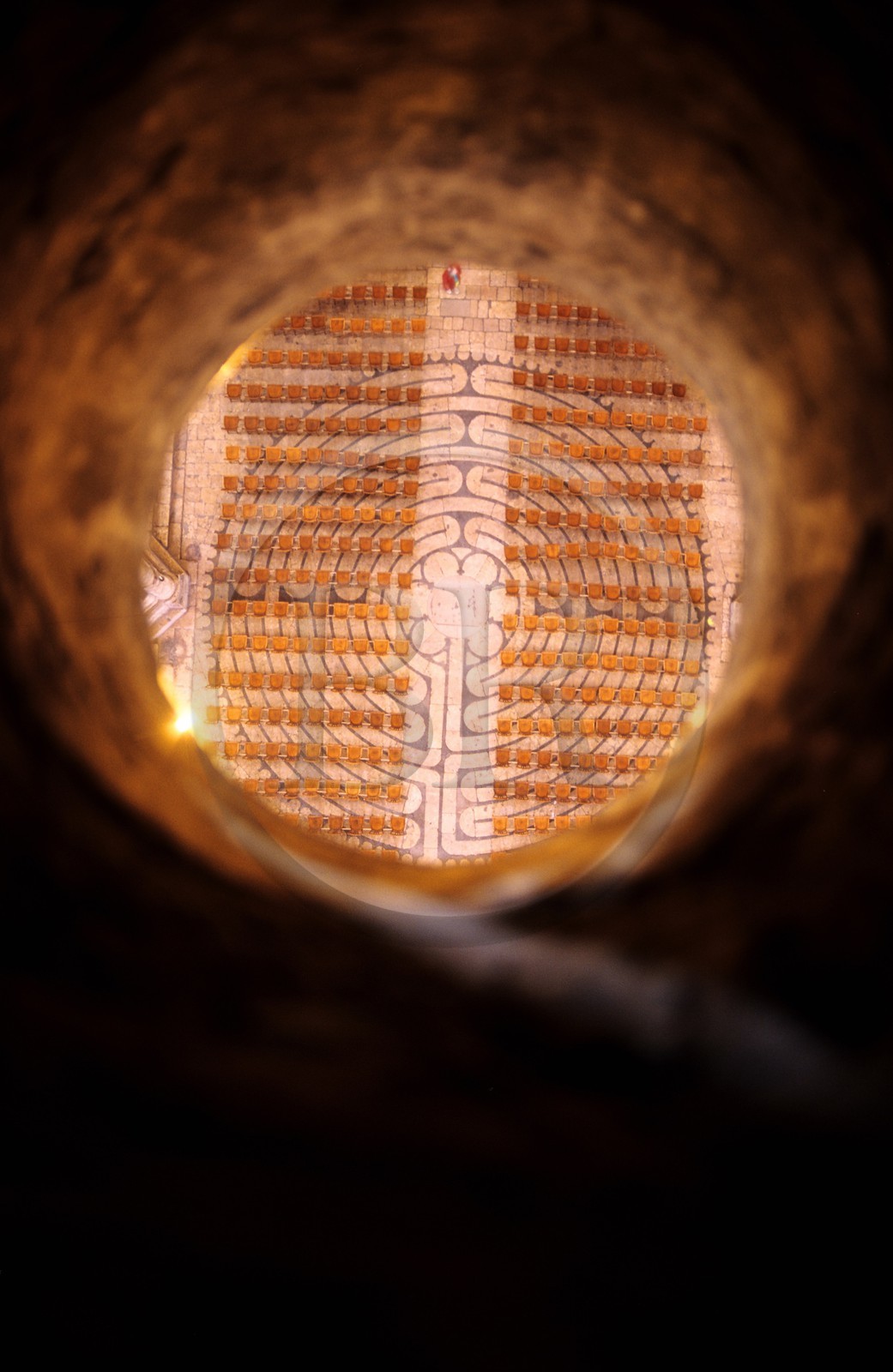 France, Eure-et-Loir (28), Chartres, cathédrale Notre-Dame de Chartres classée Patrimoine Mondial de l' UNESCO, labyrinthe vue des combles France, Eure-et-Loir (28), Chartres, cathédrale Notre-Dame de Chartres classée Patrimoine Mondial de l' UNESCO, labyrinthe vue des combles