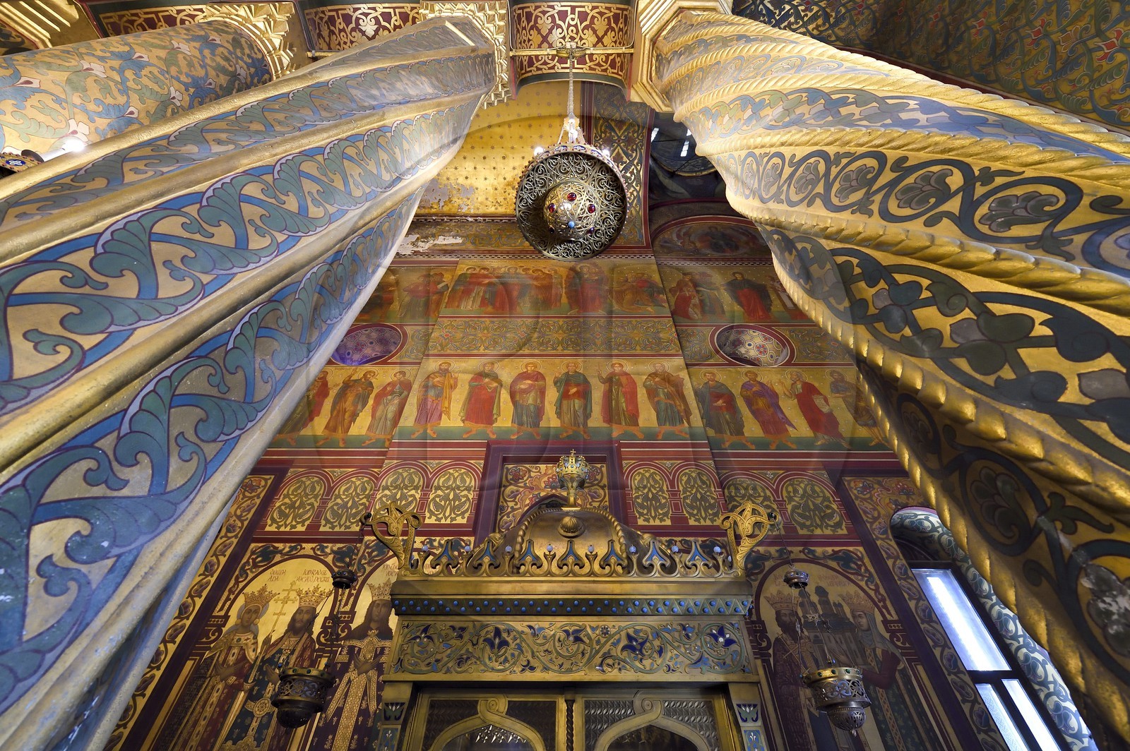 Roumanie, Valachie, Muntenie, le monastère de Curtea de Arges datant du XVIème siècle est aujourd'hui une église épiscopale qui abrite la nécropole des premiers rois de Roumanie