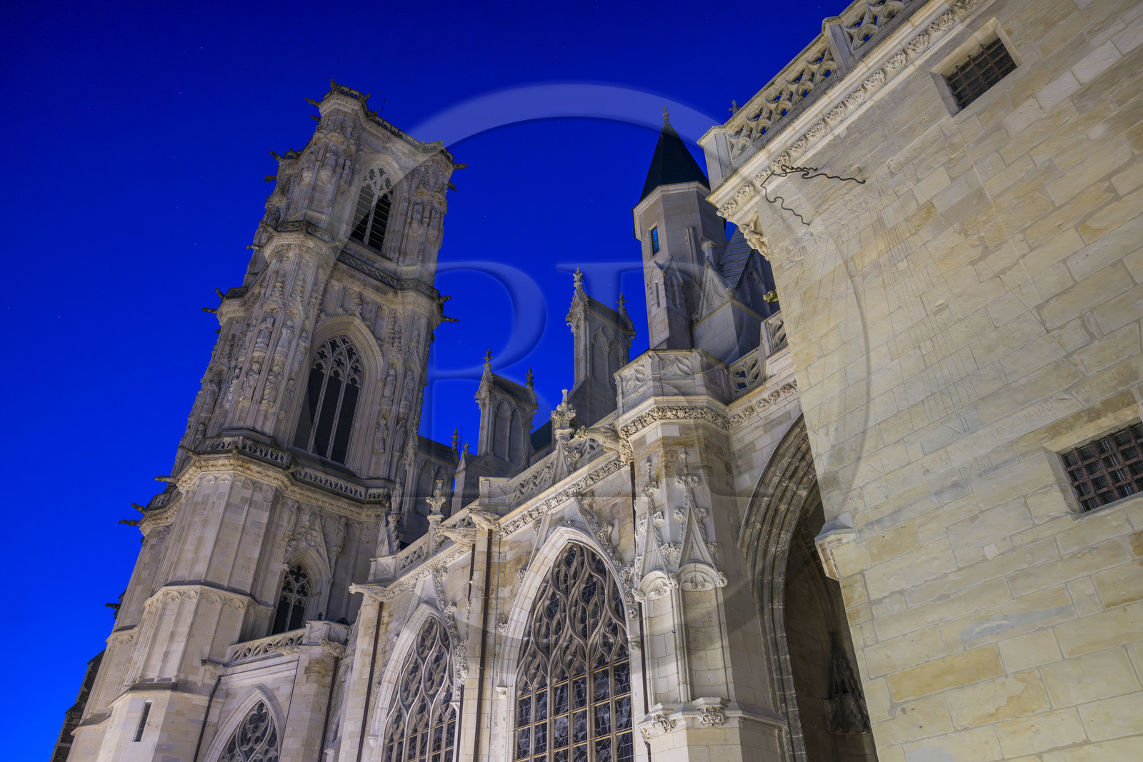 France, Nièvre (58), Nevers, cathédrale Saint-Cyr-et-Sainte-Julitte avec la tour Bohier
