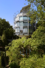 Allemagne, Bade-Wurtemberg, Fribourg en Brisgau, la maison solaire Héliotrope (maison tournante à axe vertical) dont la rotation suit le mouvement du soleil