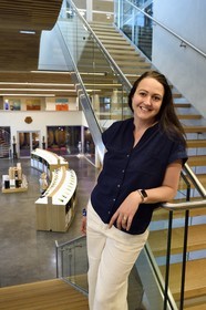 France, Haut-Rhin (68), Route des vins d'Alsace, Voegtlinshoffen, Maison Joseph Cattin, domaine viticole, Anaïs Cattin