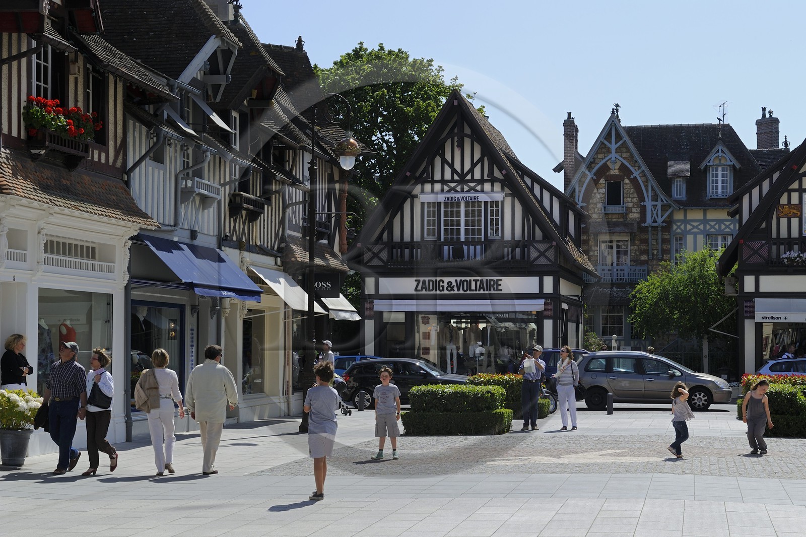 France, Calvados (14), Pays d'Auge, Deauville, boutiques de luxe rue du Casino